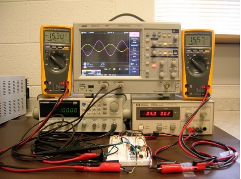 Lab Equipment Setup Comparison Traditional (left)